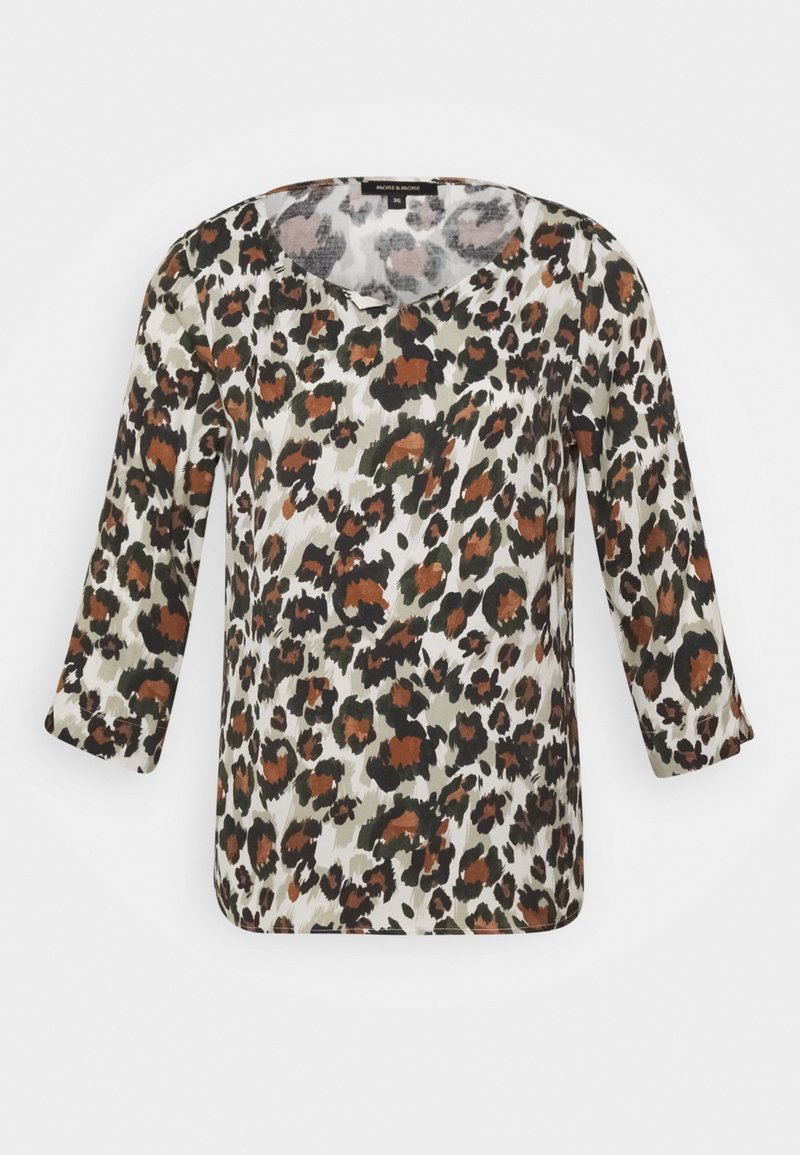 Blouse à imprimé léopard avec manches trois-quarts, présentant une palette de couleurs blanc, marron, orange et vert. Tissu léger avec une texture douce.