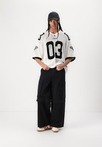 adidas Originals Μπλουζάκι με στάμπα - white