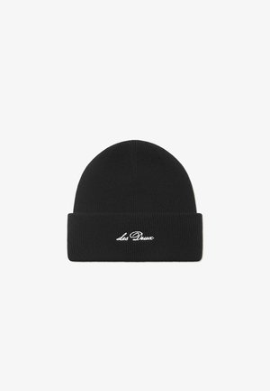Gorro de malha preto com dobra na bainha e bordado branco "Les Deux" na frente. Textura suave, forma de topo arredondada.
