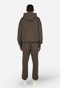 Pegador LOGO  - Mikina s kapucňou - washed walnut brown black