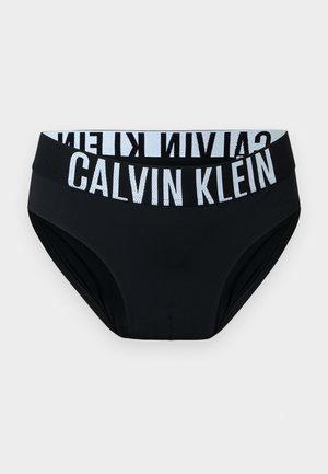 Fekete Calvin Klein női bikinialsó széles elasztikus derékrésszel, amelyen nagy fehér Calvin Klein logó található.