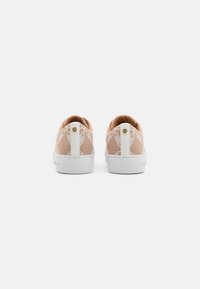 MICHAEL Michael Kors KEATON LACE UP - Tenisice - pale peanut