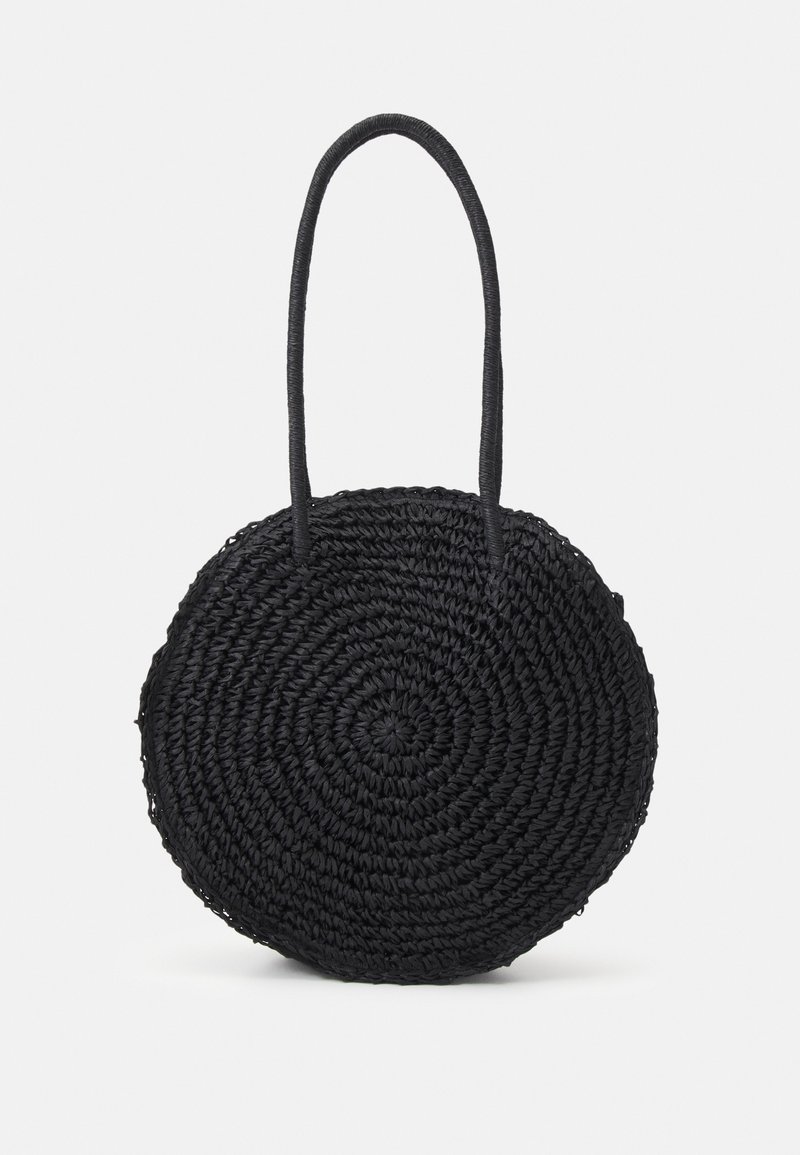 Sac rond noir tissé avec deux poignées, fabriqué à partir de matériau étroitement tressé, présentant une surface texturée et un design circulaire.