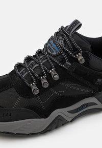 blue pink balenciaga track
