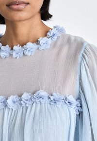 Cras FLOW DRESS - Koktélruha / Partiruha - celestial blue