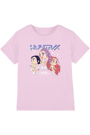 Light pink shirt with three animated girls in white outfits, the text "HUNTR/X" above and "KPOP DEMON HUNTERS" below the characters.