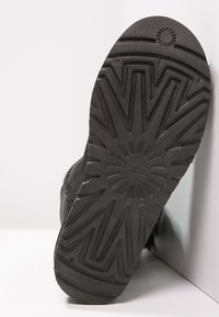 UGG BAILEY BUTTON II - Bottines - black