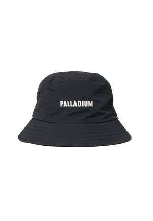 Chapeau seau noir à large bord avec "PALLADIUM" brodé en blanc au centre avant.