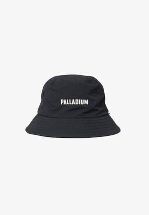 Chapeau seau noir à large bord avec "PALLADIUM" brodé en blanc au centre avant.