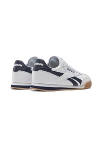 Reebok Classic CAMPIO XT UNISEX - Sportcipő - ftwrwhite vectornavy rbkgum