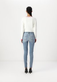 LIU JO DIVINE - Testhezálló fazon - light blue denim