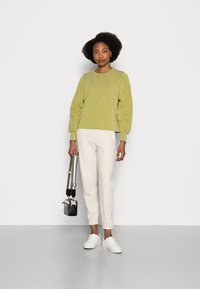 someday. UNNEA - Camisola - green hope