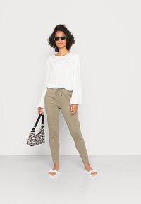 ONLY ONLSIA ALBA BLOUSE - Blusa - cloud dancer