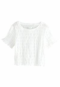Witte korte mouw cropped t-shirt gemaakt van een textuurstof met een golvend patroon. Ronde halslijn en een ontspannen pasvorm. Merkreferentie zichtbaar aan de binnenkant.