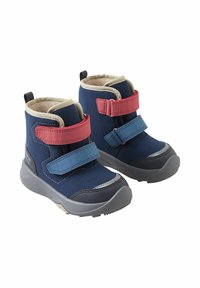 Marineblaue Stiefel mit pinken und blauen Klettverschlussriemen, grauen Gummisohlen und einem Fleece-Innenfutter, designed für Wärme und Stabilität.