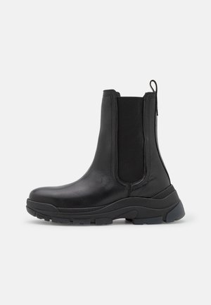 Plateaustiefelette - black