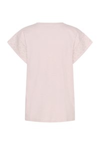 T-shirt rose clair à manches courtes avec détails en broderie sur les manches, col rond et coupe décontractée. Tissu doux et respirant.