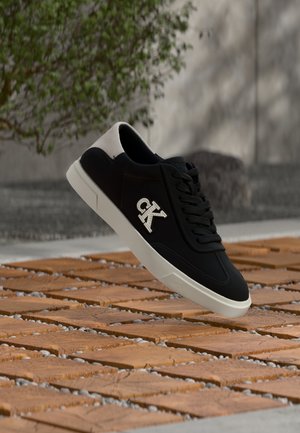 PRO CUPS - Sportcipő - black/bright white