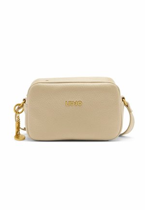 Sac en cuir texturé beige à porter en bandoulière avec le logo doré "LIU•JO" et un porte-clés doré sur la sangle, sur fond blanc.