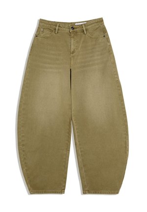 Pantalon large kaki avec bouton et fermeture éclair à l'avant, passants pour ceinture et design à cinq poches, posé à plat sur un fond blanc.