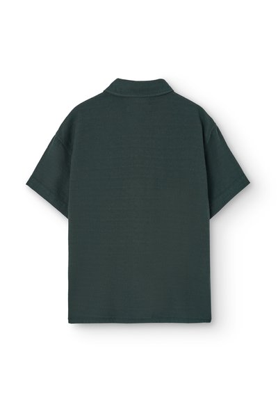 Mörkgrön kortärmad polo med klassisk krage, som har en mjuk textur och en avslappnad passform. Enkelt och sömlöst design.