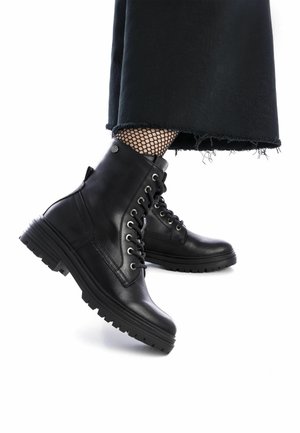 XTI ANKLE BOOT - Botines con plataforma - black