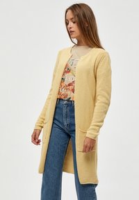 Nije odabrano, yellow straw