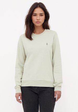 Lichtgroene sweatshirt met ribbels bij de boorden en onderkant, met een klein grijs boompje logo op de linkerkant van de borst. Zacht, glad stoffen.