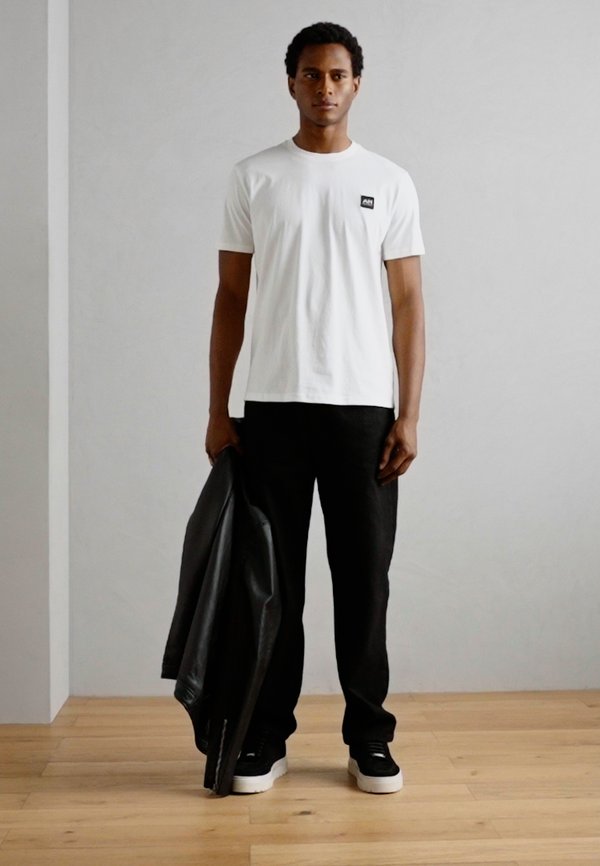 REGULAR  FIT LOGOED PATCH - Basic T-shirt - cream4