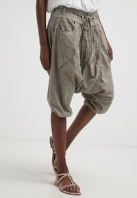 Culture Shorts - khaki