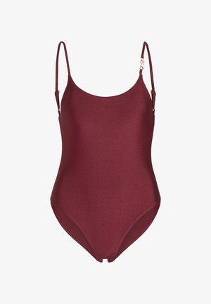 Burgundyröd baddräkt med tunna justerbara axelband, sömlös design och en subtil glans på ett mjukt, stretchigt material.