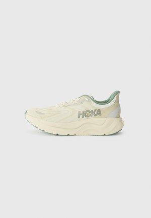 ARAHI 8 - Chaussures fitness - truffle salt/oyster mushroom