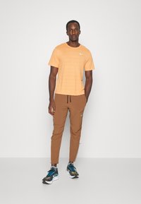 Nike Performance ELITE - Calças - ale brown/silver