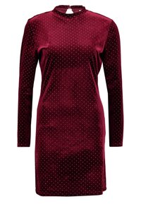 Burgunderröd sammetsklänning med långa ärmar, med en mock neck och spridda silverdetaljer för en strukturerad look.