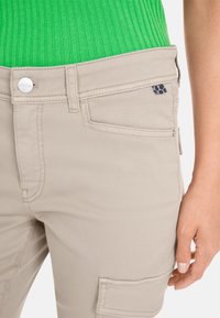 Marc Cain SILEA - Cargohose - warm stone