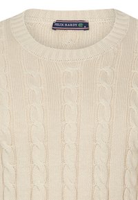Cremefarbener Kabelstrickpullover mit Rippkragen und strukturiertem Muster. Das Etikett trägt die Aufschrift "Felix Hardy", Größe M. Weicher, grob gestrickter Stoff.