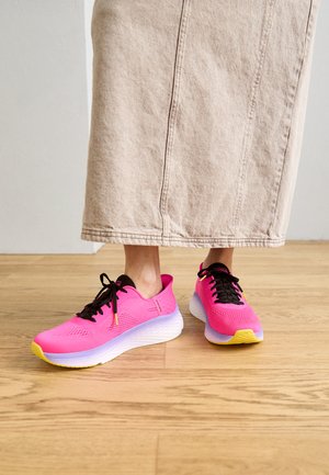 MAX CUSHIONING ELITE 2.0 - Trainers - raspberry/black