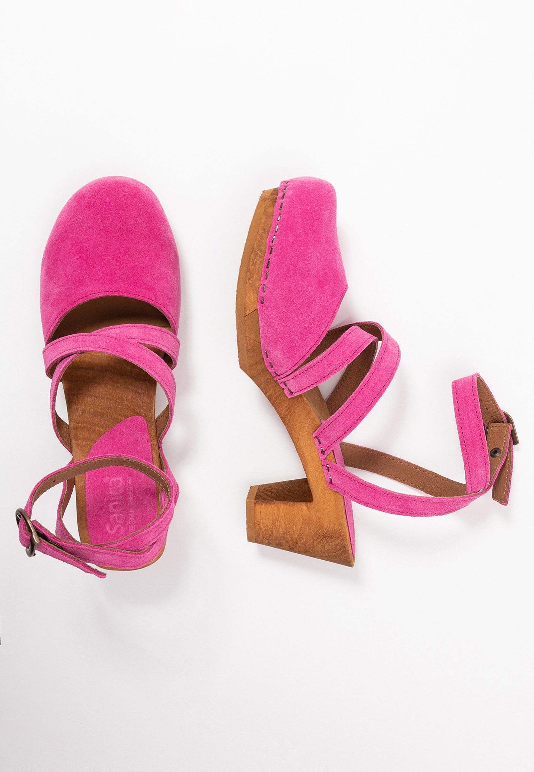 sanita tinja clogs