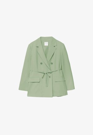 Hellgrüner, doppelreihiger Blazer mit Keilrevers, zwei vorderen Pattentaschen und einem Taillengürtel vor weißem Hintergrund.