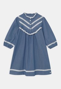 Jeansklänning med lång ärm, en volangkrage och spetsdetaljer, med en knäppning och en utsvängd kjoldesign.