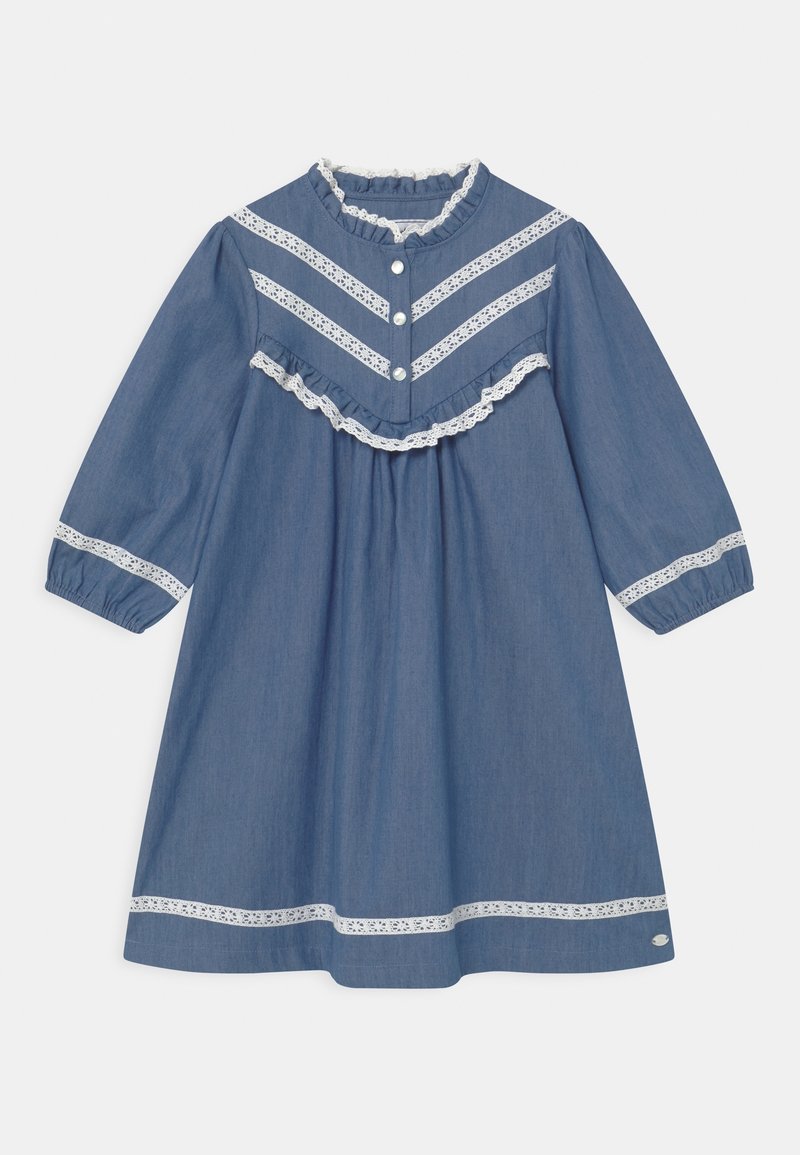 Jeansklänning med lång ärm, en volangkrage och spetsdetaljer, med en knäppning och en utsvängd kjoldesign.