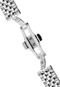 Bracelet de montre en métal argenté avec un design de maillons lisses, doté d'un mécanisme de fermoir et d'une finition polie, mettant en avant deux boutons noirs.