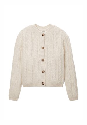 Cardigan tricoté couleur crème avec motif torsadé, encolure ronde et six boutons bruns sur le devant. Coupe courte.