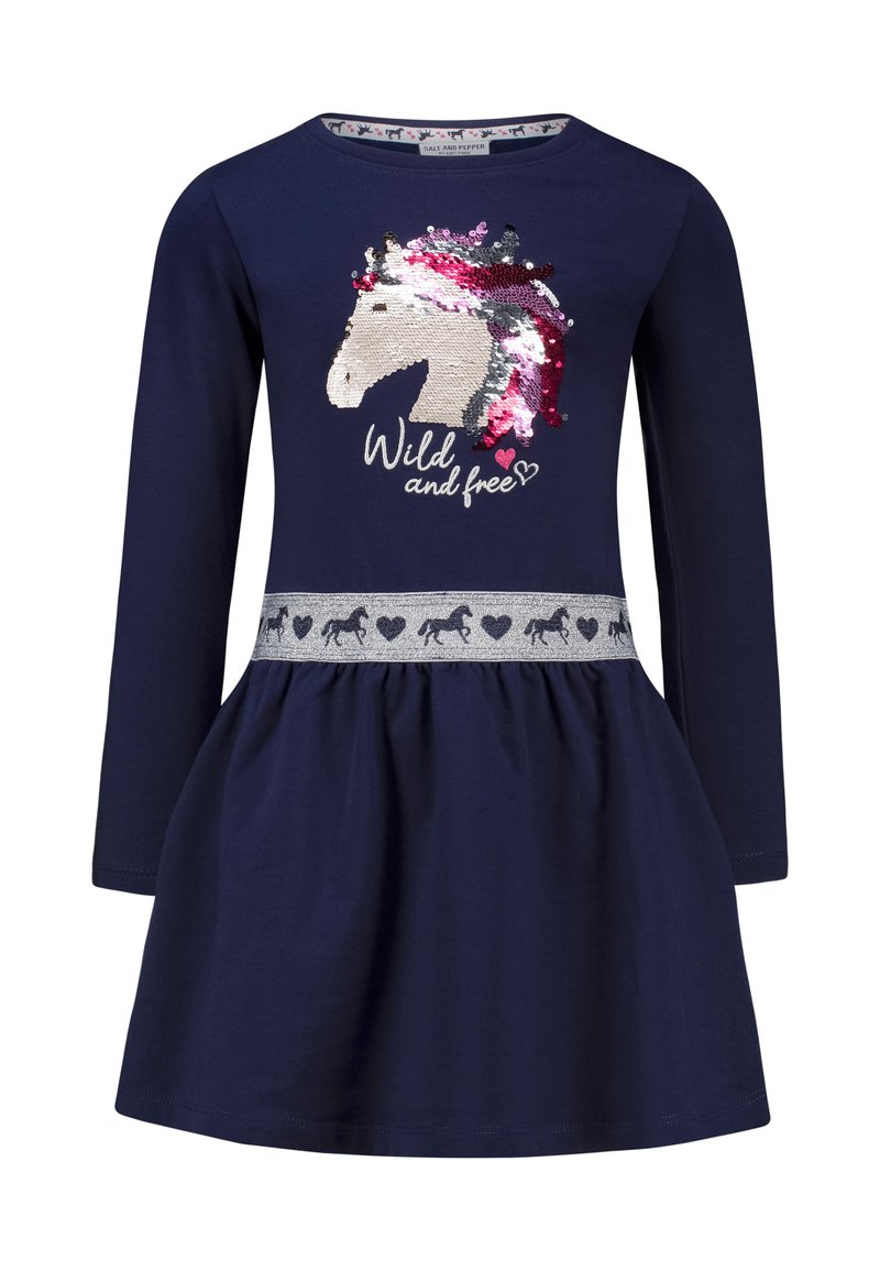 Navy langärmliges Kleid mit einem bestickten weißen Pferdedesign, dem Text "Wild und frei" und einem dekorativen Taillengürtel mit Pferde- und Herzmustern.