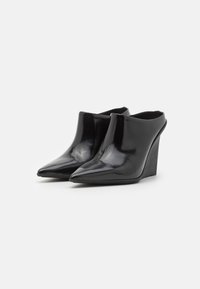 Calvin Klein WEDGE MULE - Mules à talons - black