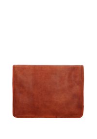 Borsa a tracolla in pelle marrone con una superficie liscia, forma rettangolare e bordi cuciti, dotata di chiusura a pattina e design minimalista.
