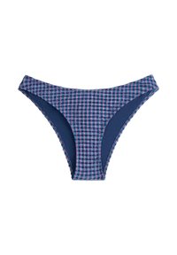 Dół damskiego bikini w fioletowo-niebieską kratkę z jednolitym granatowym podszyciem, prezentowany na białym tle.