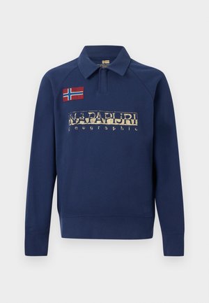Mørkeblå langærmet pullover med krave, norsk flag-patch på brystet og slidt "Napapijri Geographic" logo på fronten.