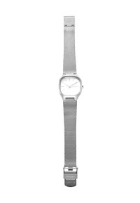 Stříbrné pletencové strap hodinky se čtvercovým pouzdrem z nerezové oceli, bílým ciferníkem, minimalistickými indexy hodin a sponou z nerezové oceli.