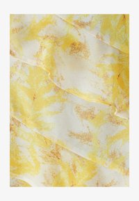 Vybrané, yellow floral